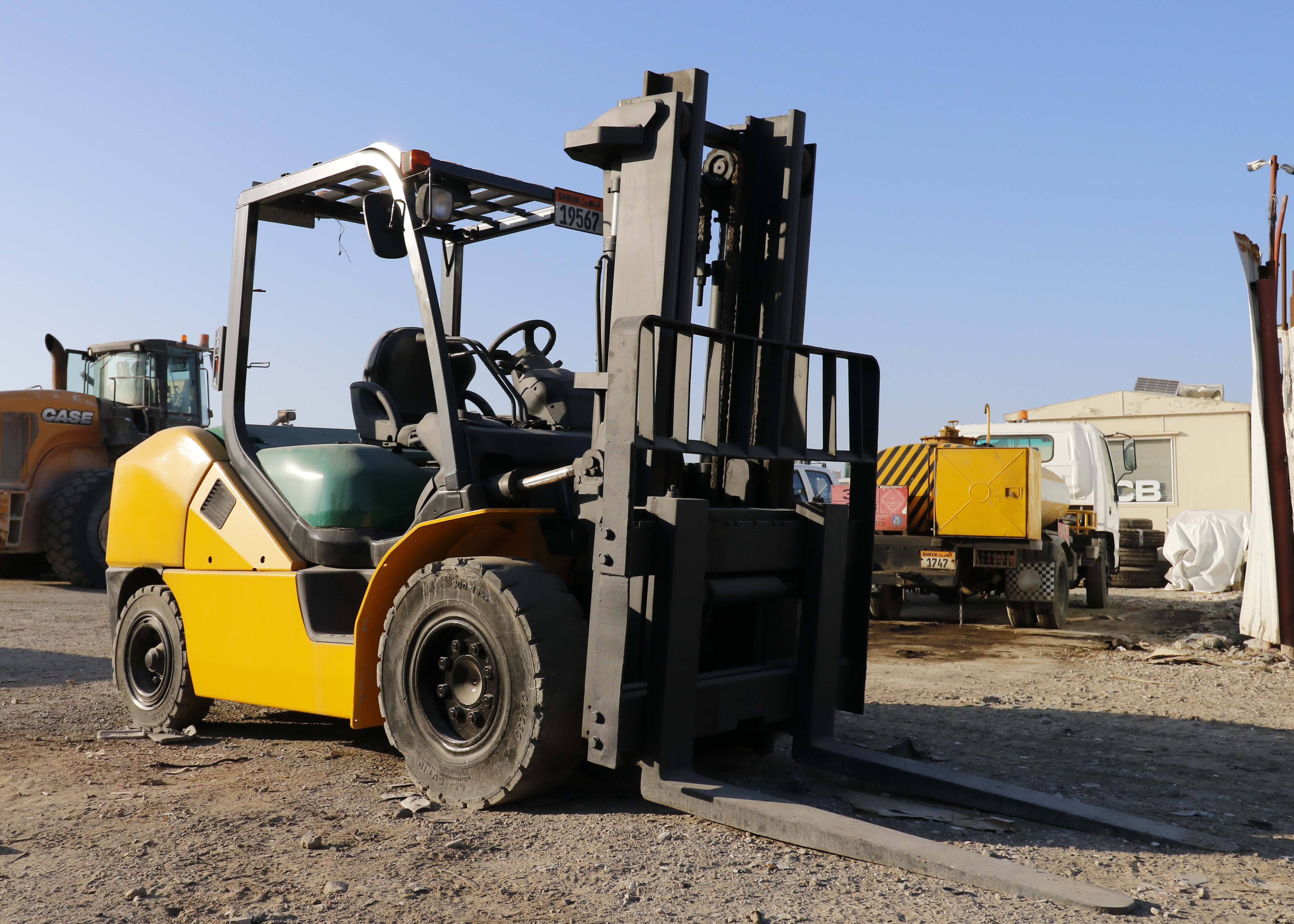 Hire KOMATSU - Forklift Online | Machinery for Rent | Qetaat.com