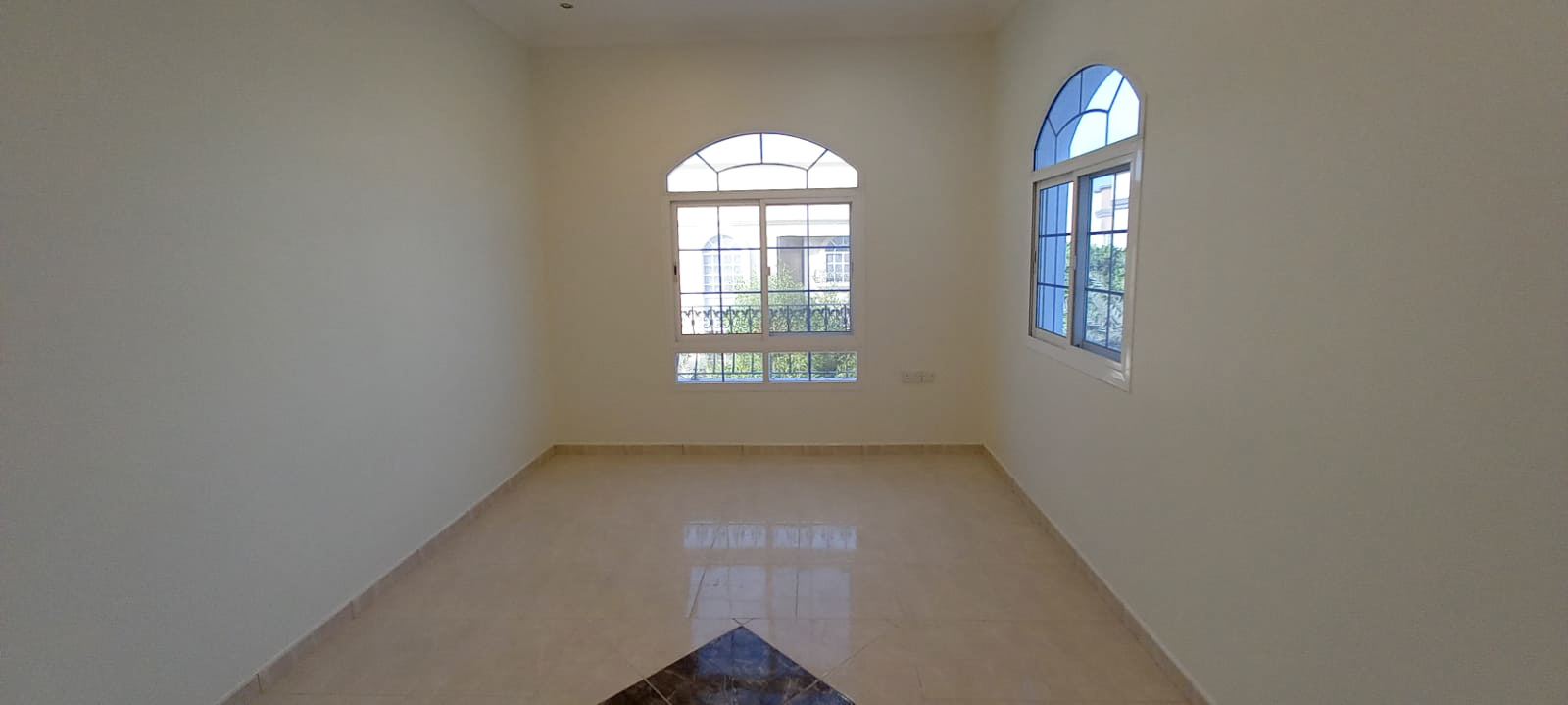 Bright Apartment For Rent - Al Maqsha