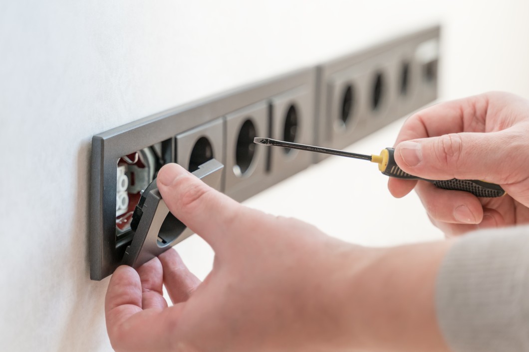 Switch/Socket Installation/Replacement