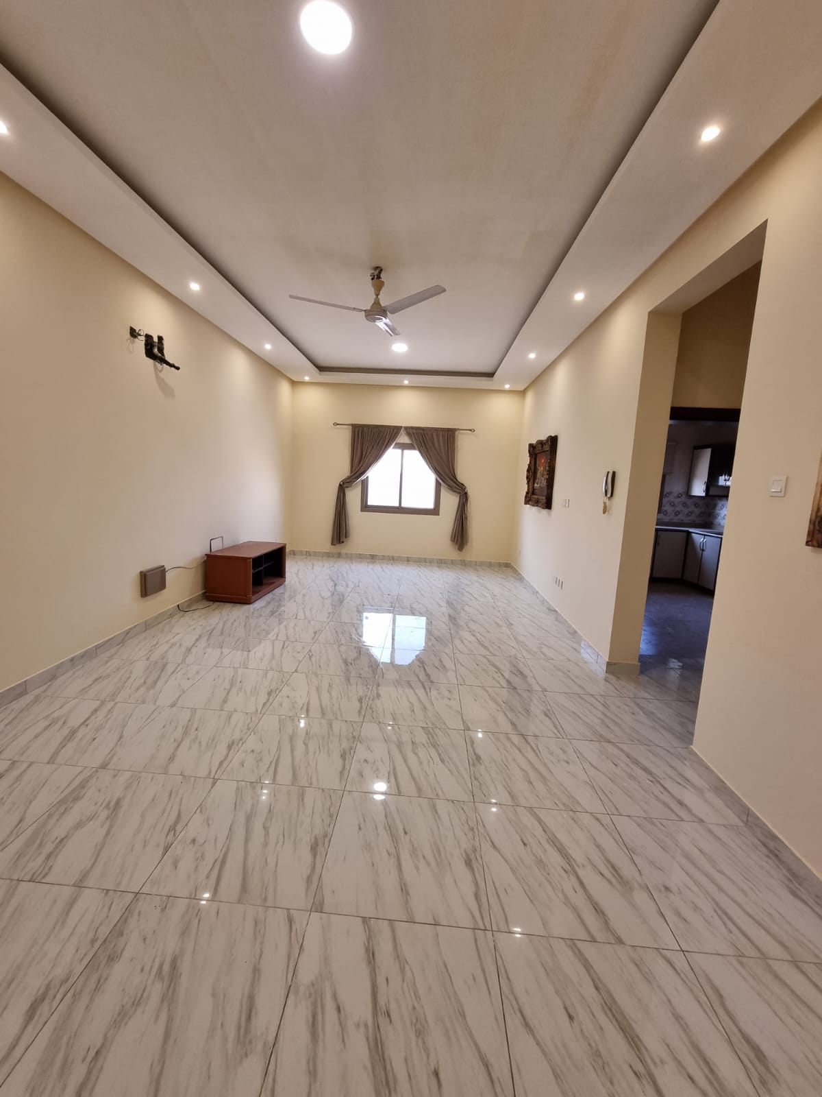 For rent an elegant and large apartment in Tubli Bay