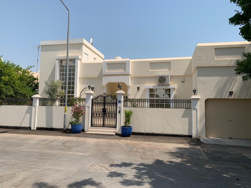 Villa For Rent in Madinat Hamad‎